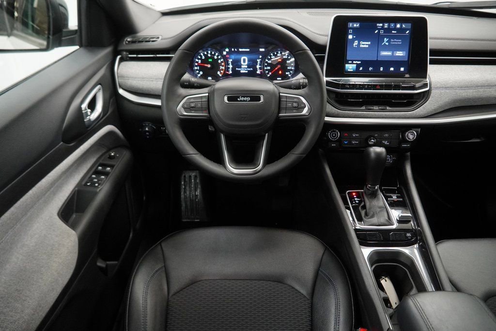 Certified 2025 Jeep Compass Latitude image 22