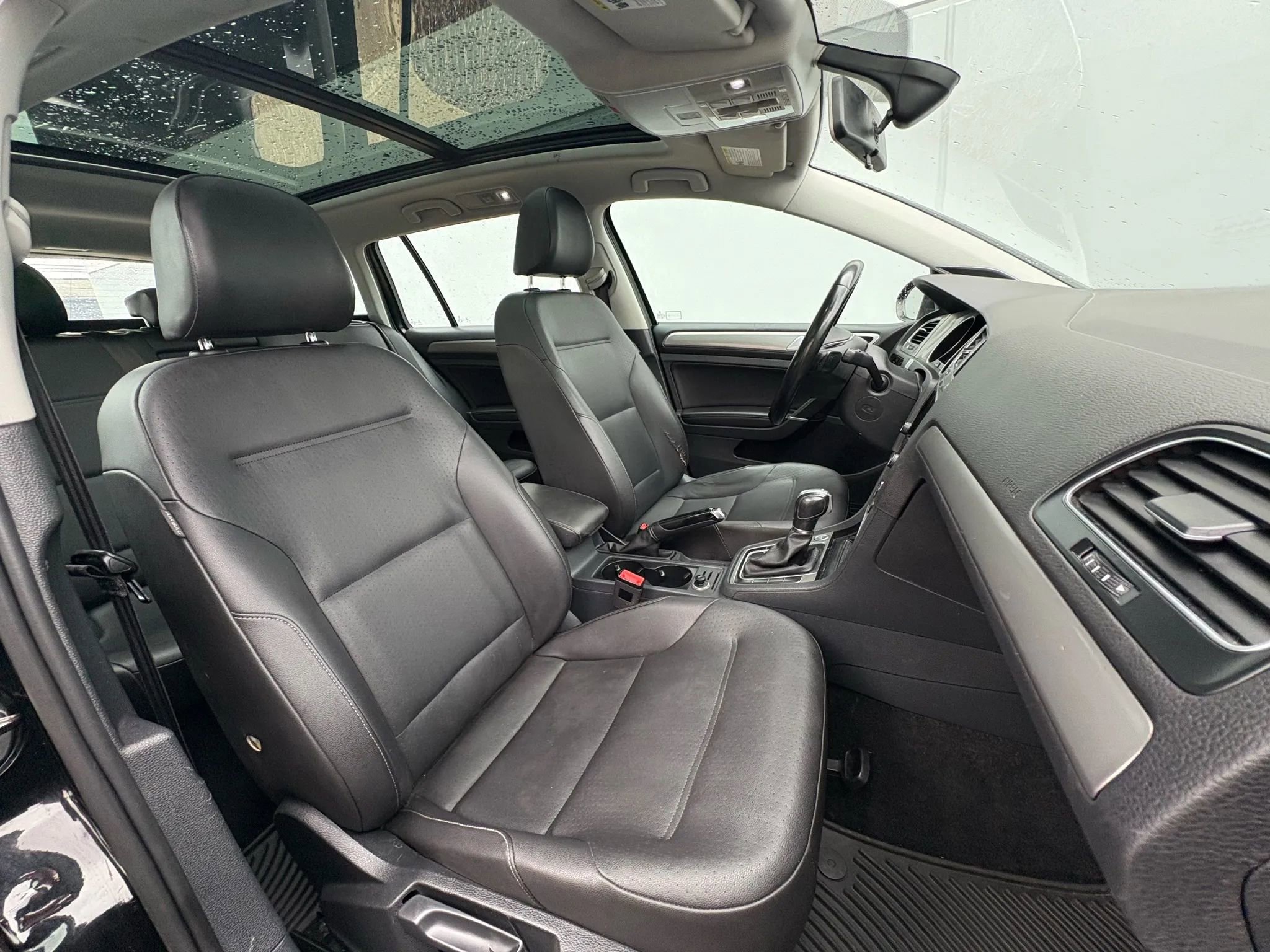 Used 2015 Volkswagen Golf TDI SE image 29