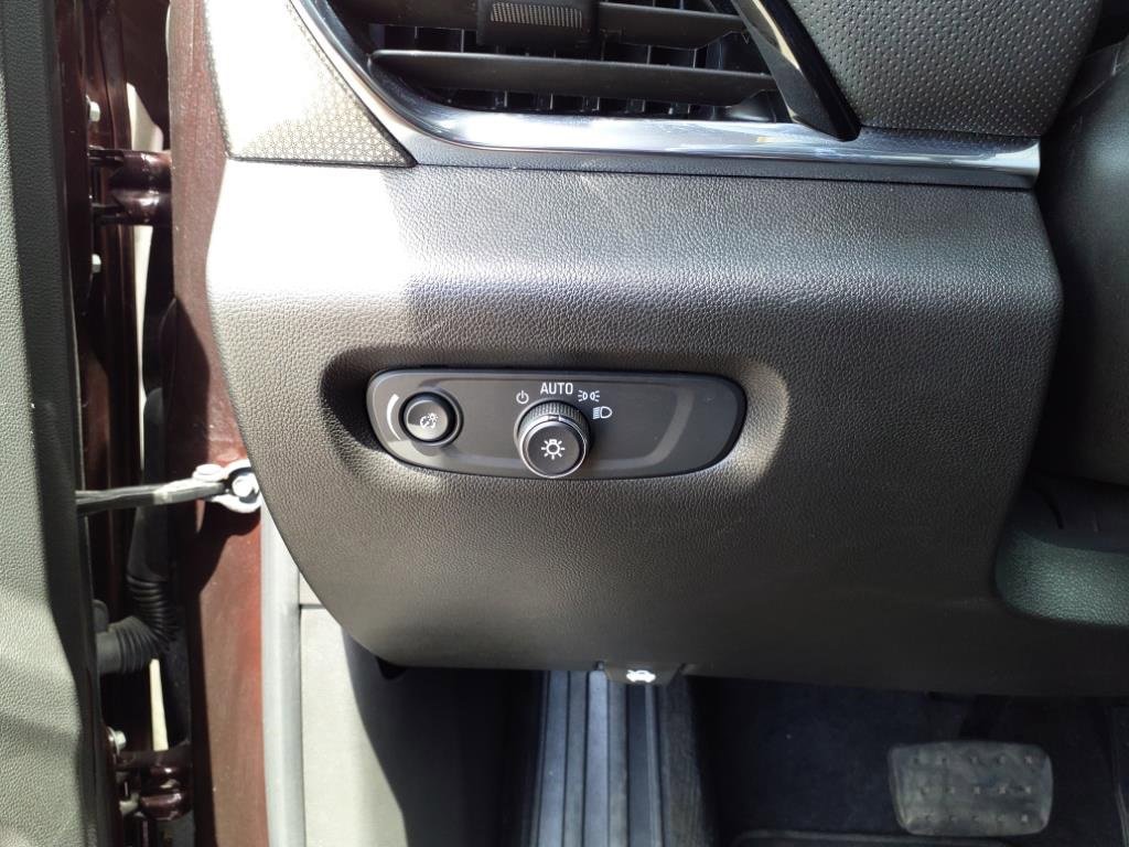 Used 2023 Chevrolet Traverse Premier image 24