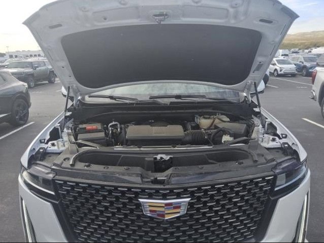 Used 2023 Cadillac Escalade Premium Luxury AWD/4WD image 4