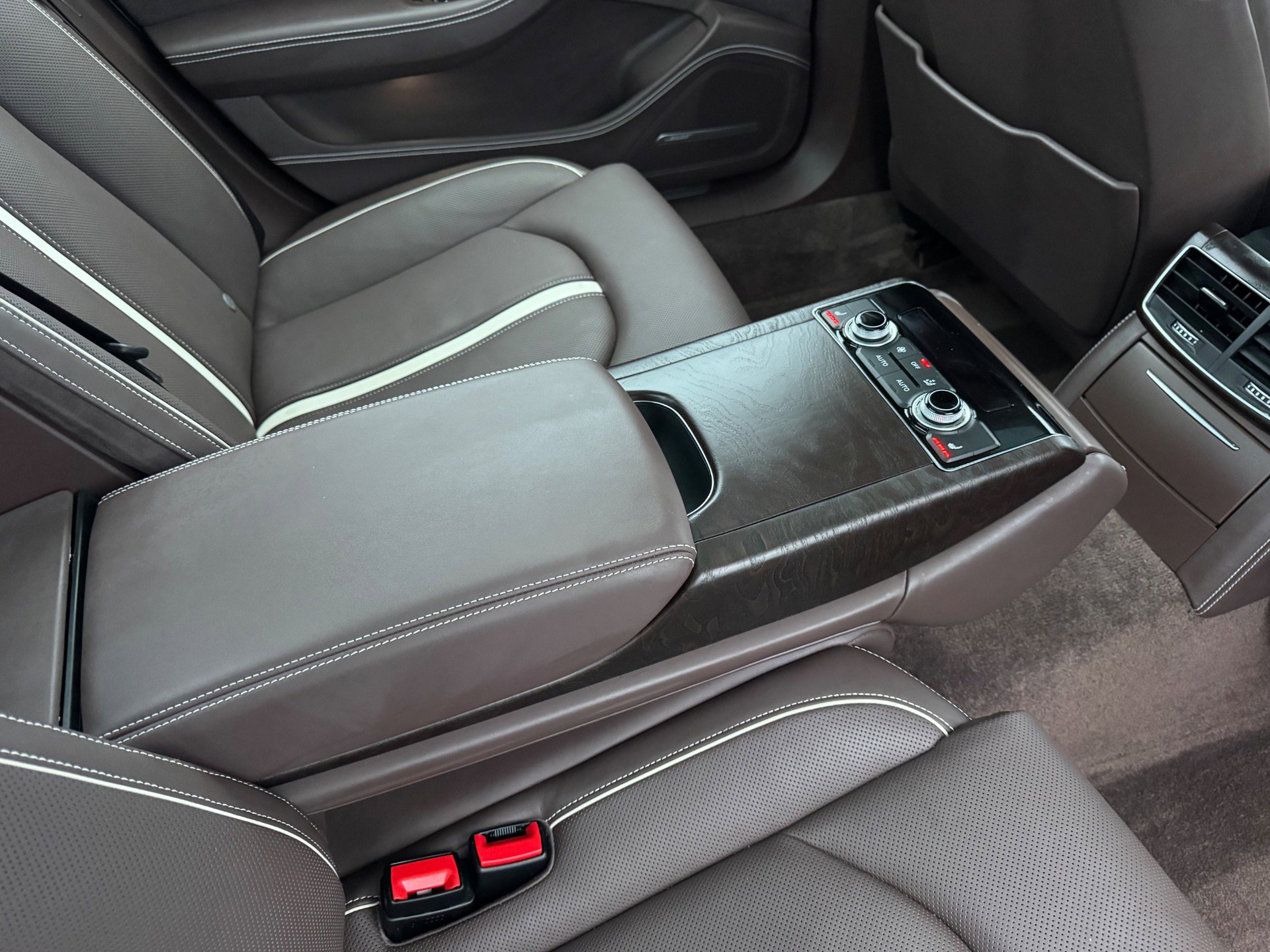 Used 2017 Audi A8 L 4.0T image 16