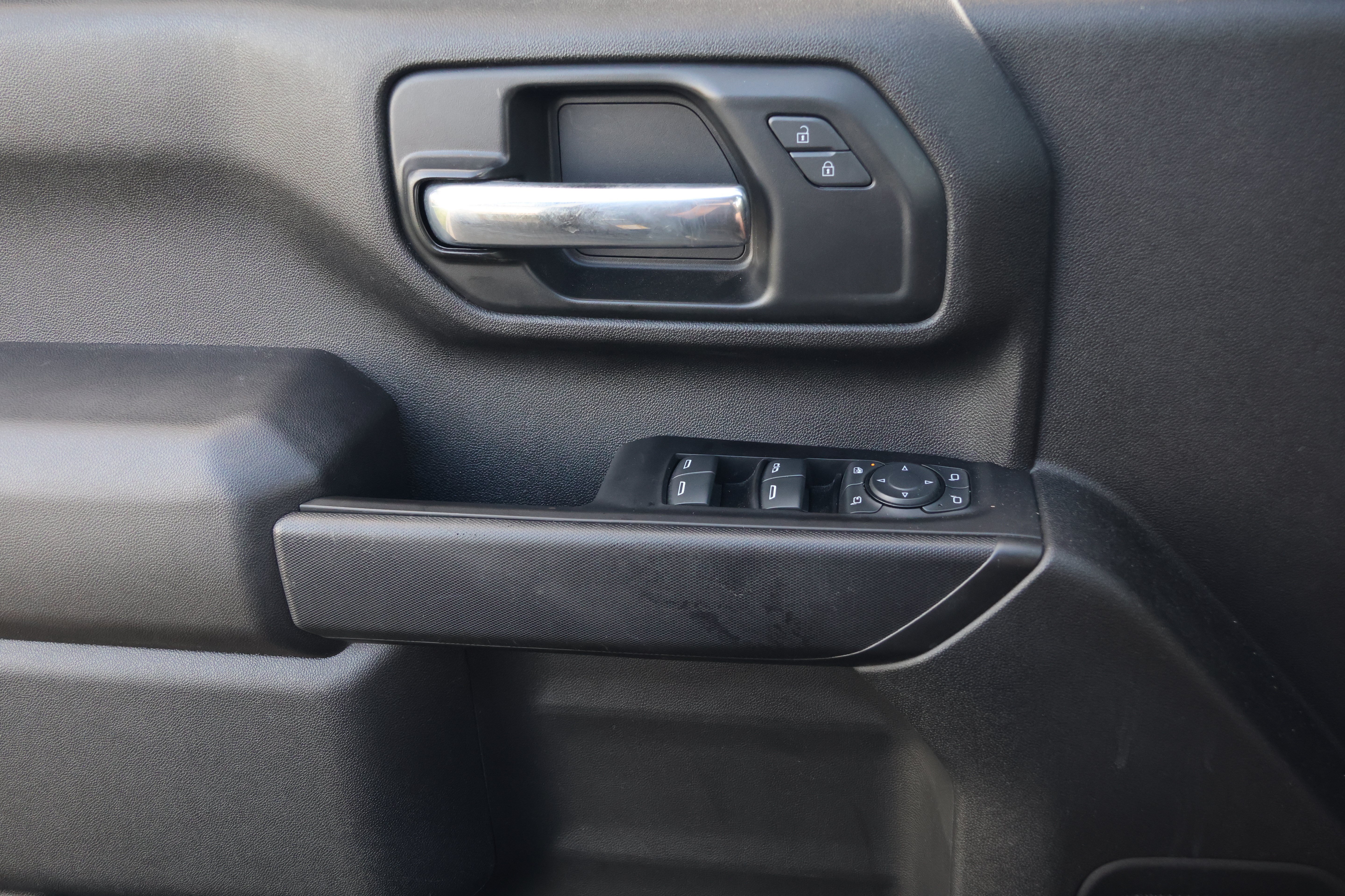 Used 2022 Chevrolet Silverado 2500 Custom w/ Custom Value Package AWD/4WD image 12