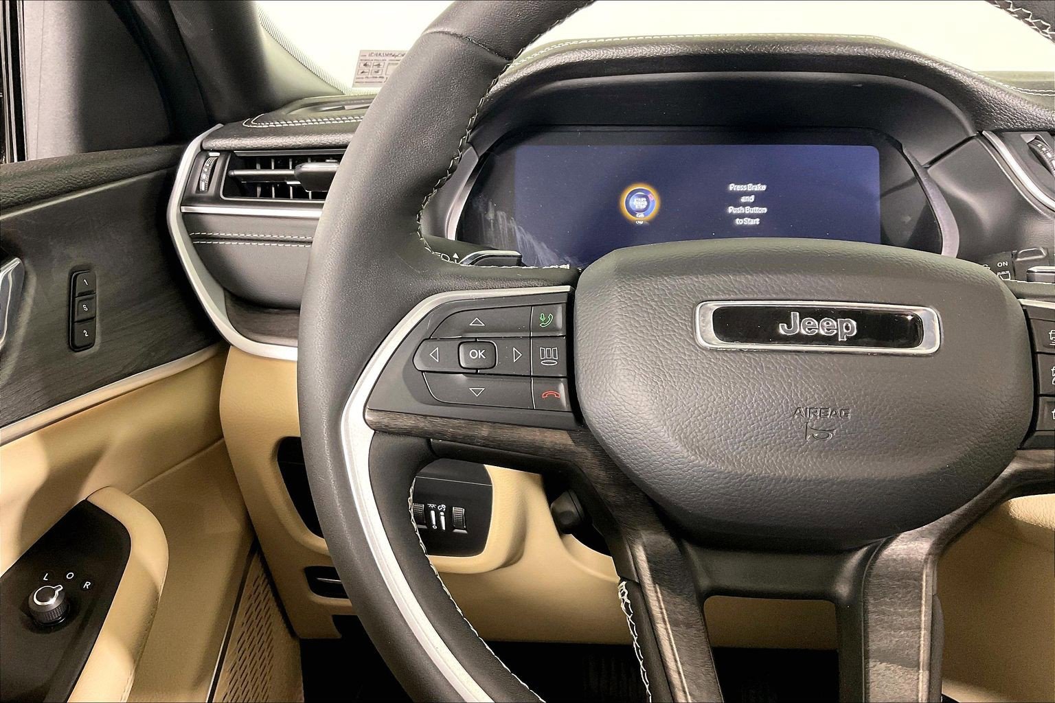 Used 2024 Jeep Grand Cherokee Limited w/ Luxury Tech Group II AWD/4WD image 18