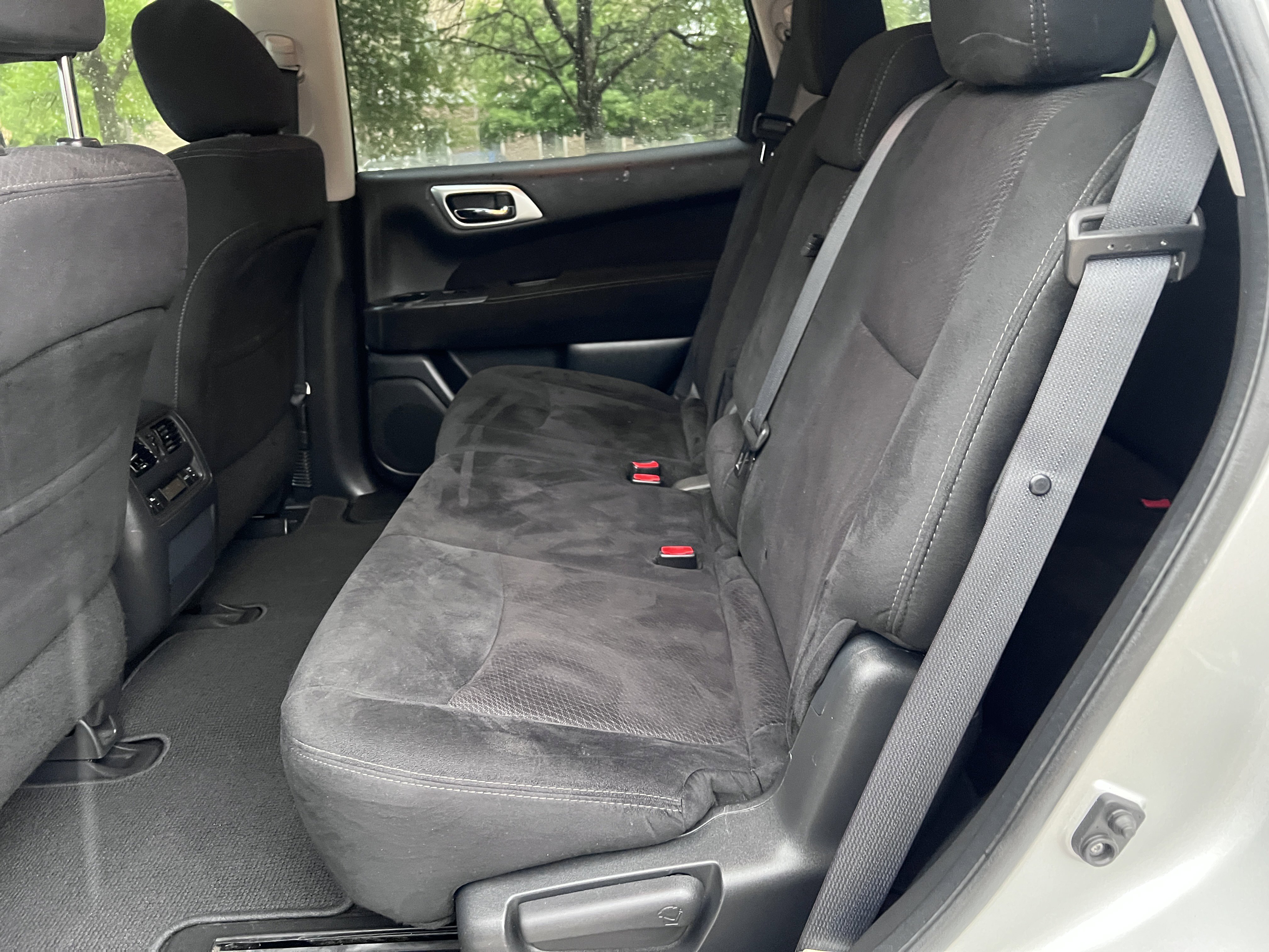 Used 2015 Nissan Pathfinder SV image 17