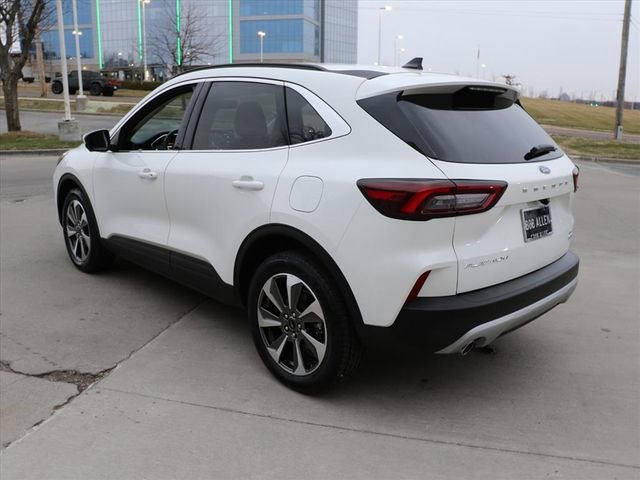 Used 2023 Ford Escape Platinum image 4