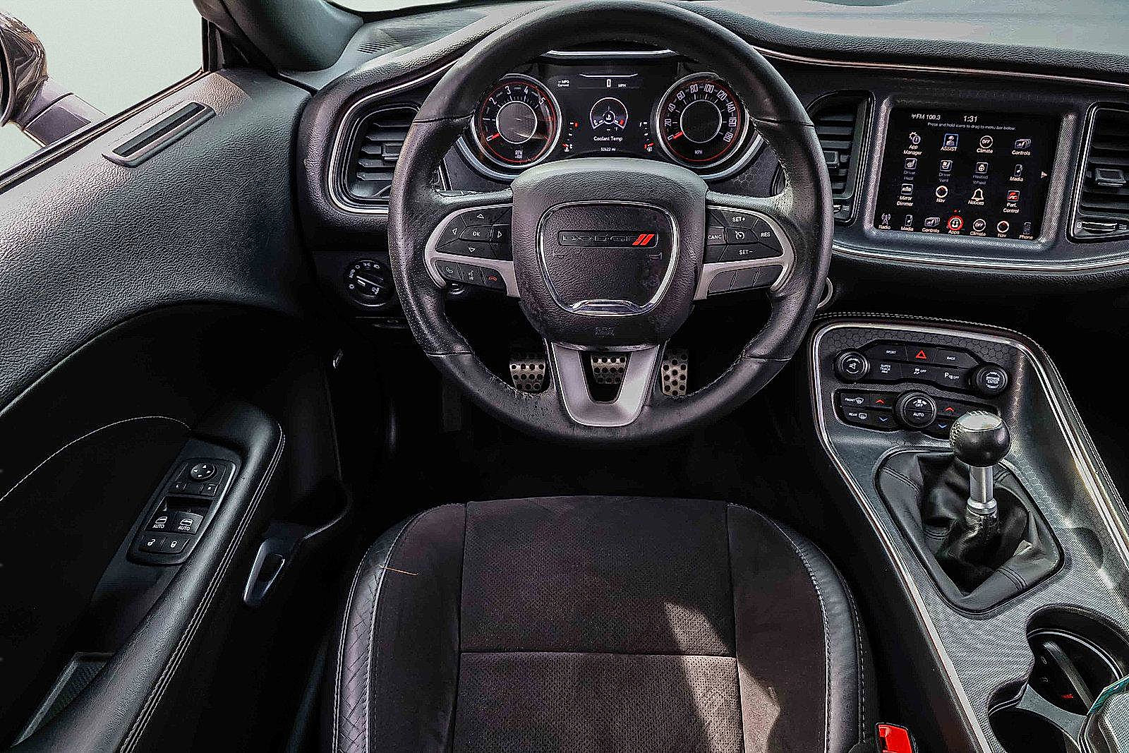 Used 2016 Dodge Challenger R/T Scat Pack w/ Leather Interior Group image 17