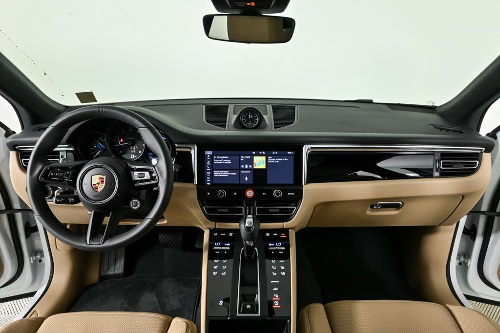 Certified 2025 Porsche Macan image 18