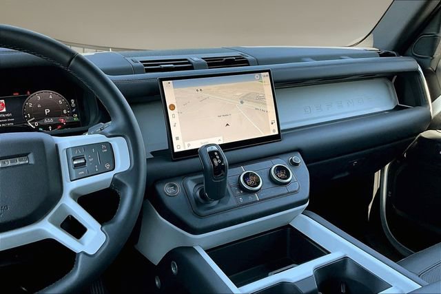 Used 2025 Land Rover Defender 110 X-Dynamic SE image 9