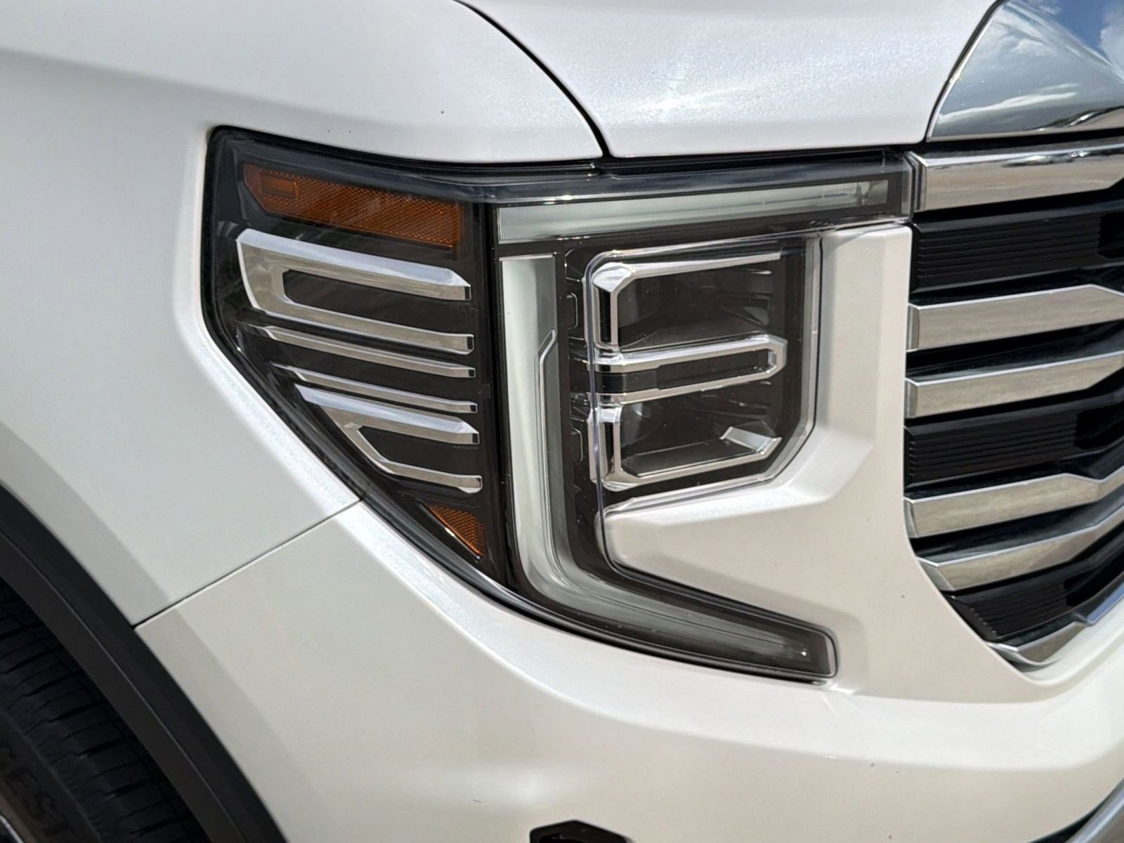 Used 2024 GMC Sierra 1500 SLT w/ SLT Premium Plus Package image 11