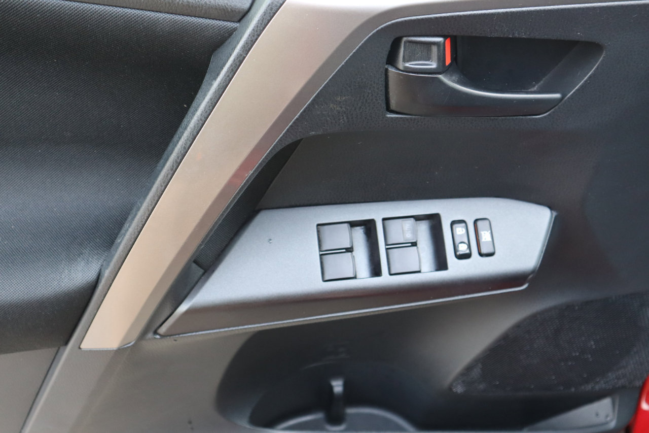 Used 2016 Toyota RAV4 LE image 13
