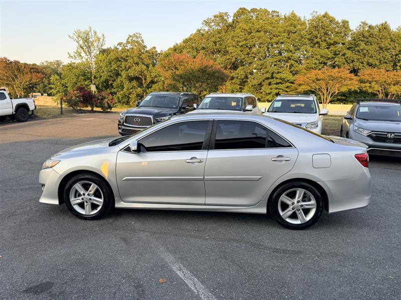 Used 2013 Toyota Camry SE w/ Preferred Accessory Pkg FWD image 8