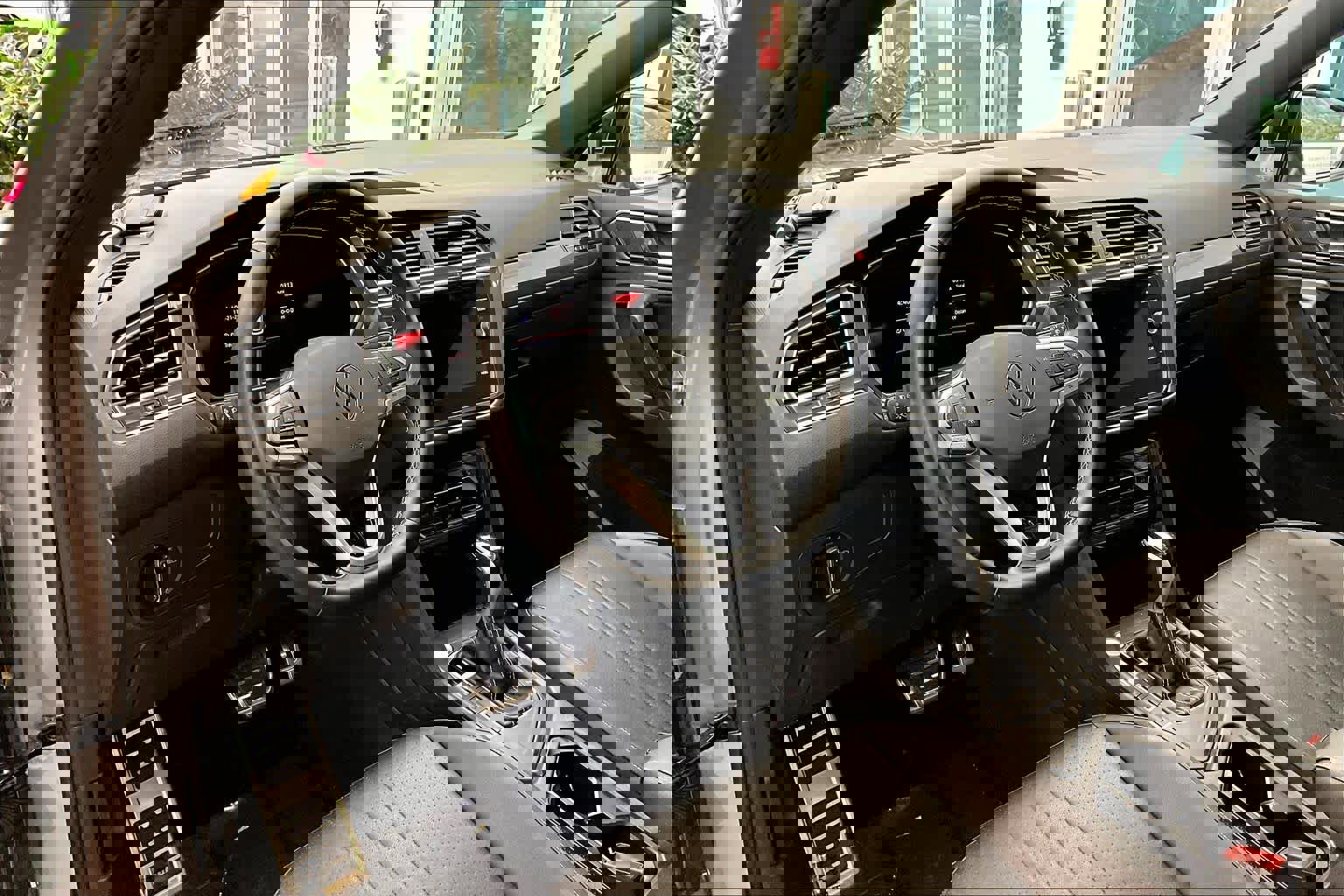 Used 2023 Volkswagen Tiguan SE R-Line image 17