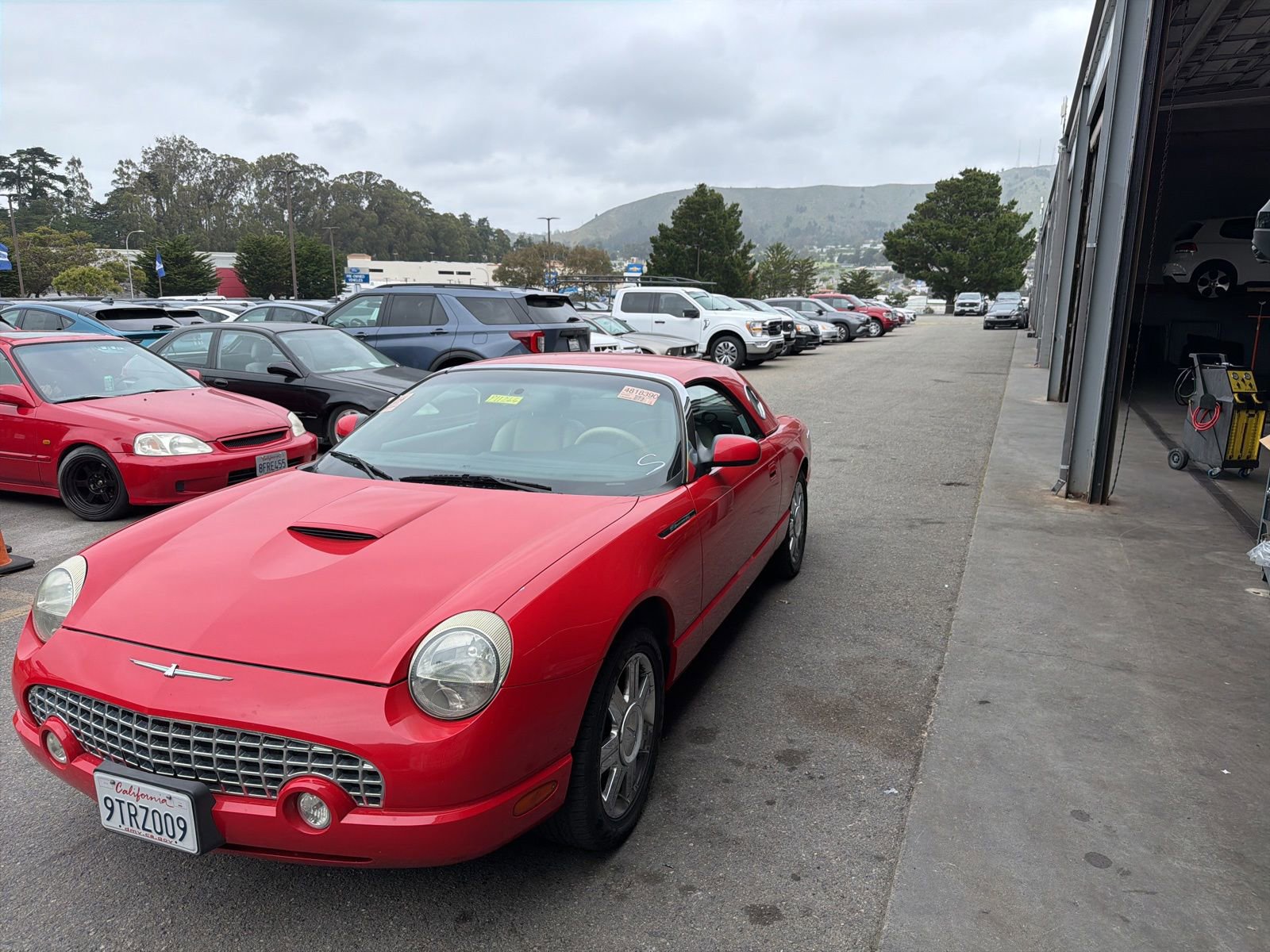 Used 2005 Ford Thunderbird RWD image 3