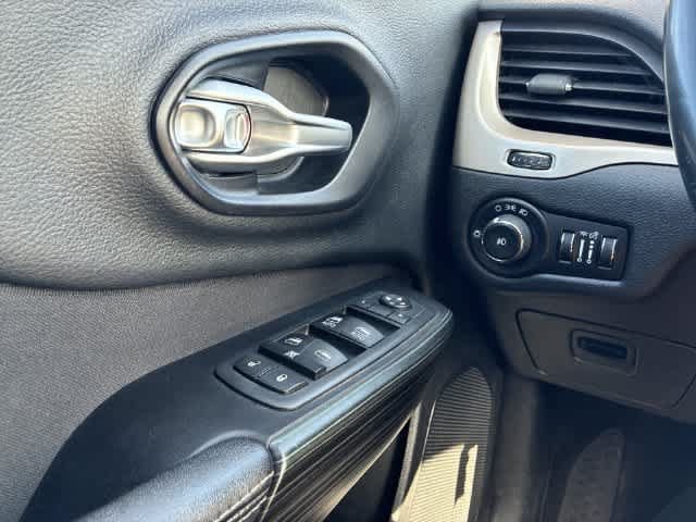 Used 2014 Jeep Cherokee Latitude FWD image 39