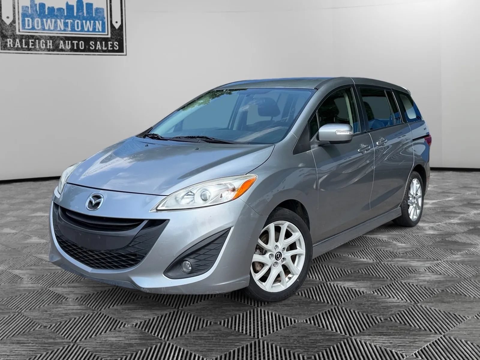 Used 2013 MAZDA MAZDA5 Touring FWD image 2