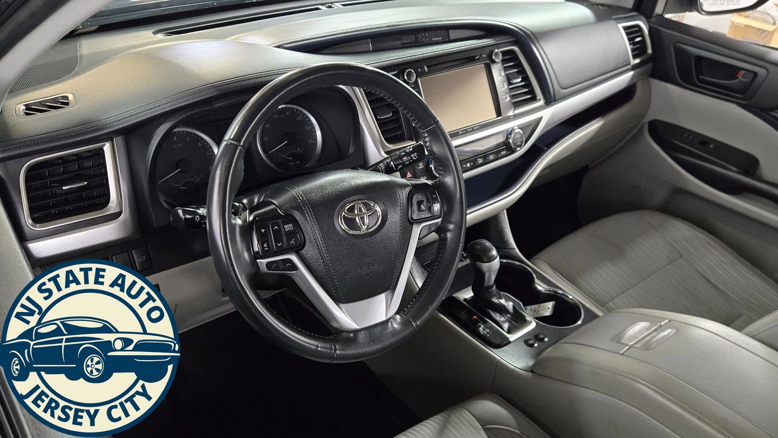 Used 2019 Toyota Highlander Plus AWD/4WD image 10