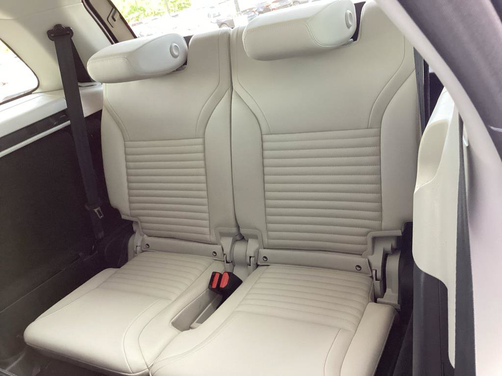 Used 2025 Land Rover Discovery S AWD/4WD image 15