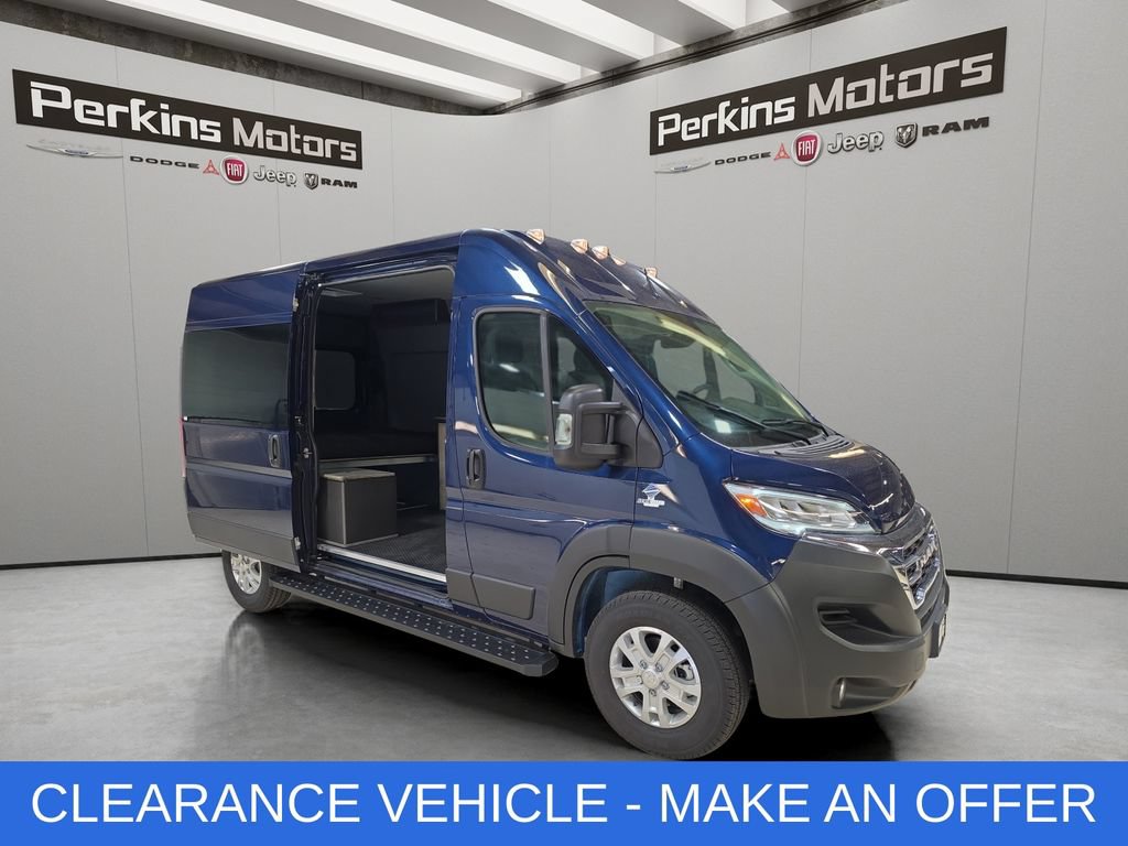 New 2025 RAM ProMaster 1500 w/ Quick Order Package 22G SLT