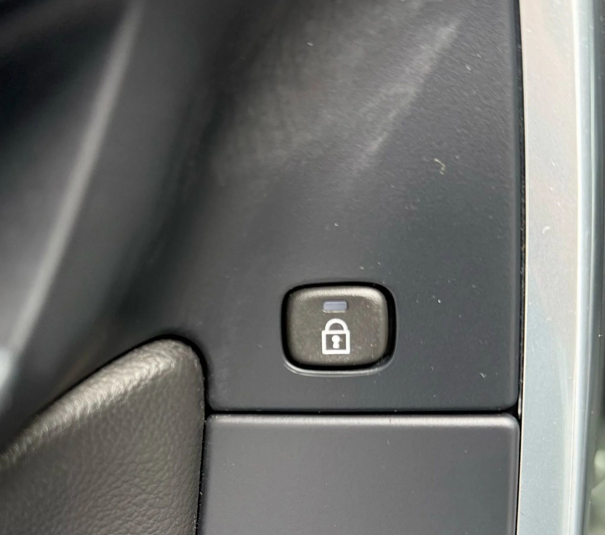 Used 2017 Volvo S60 T5 Inscription w/ Climate Package image 31