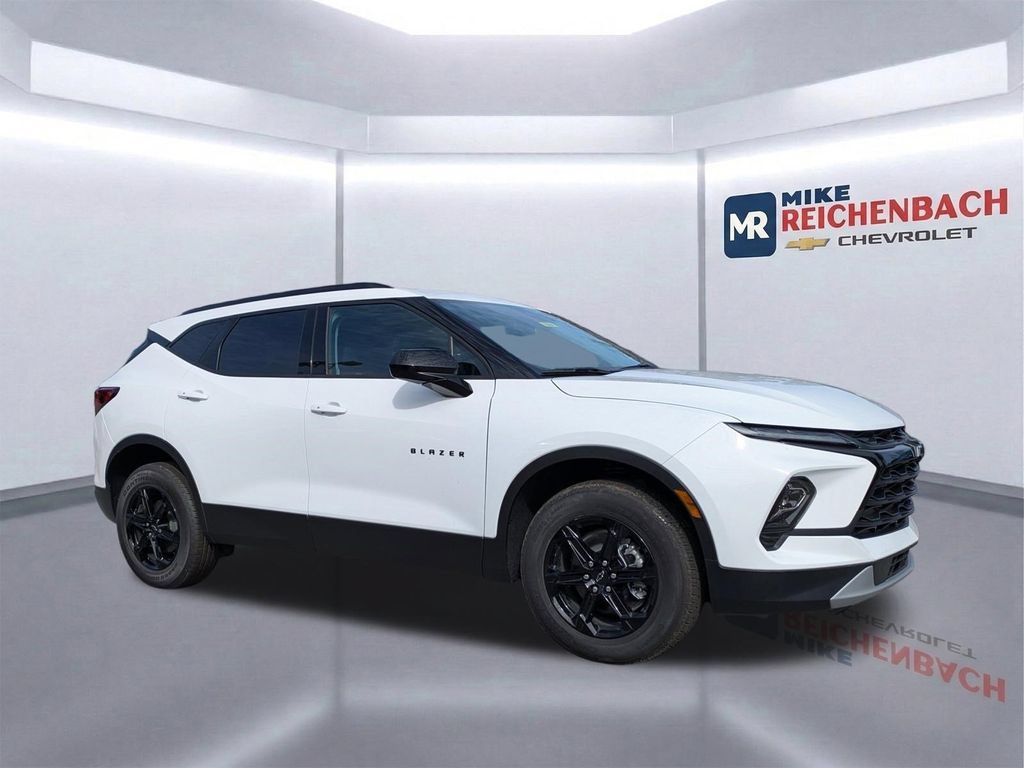 New 2025 Chevrolet Blazer LT w/ Midnight/Sport Edition FWD image 2