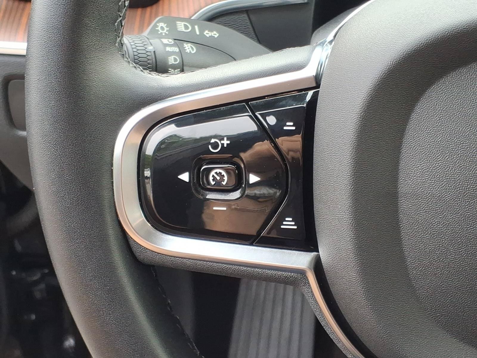 Used 2024 Volvo XC60 B5 Plus w/ Climate Package AWD/4WD image 25