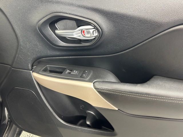 Used 2018 Jeep Cherokee Limited AWD/4WD image 11