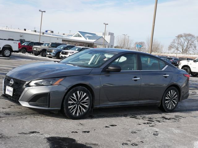 Used 2024 Nissan Altima 2.5 SV image 2