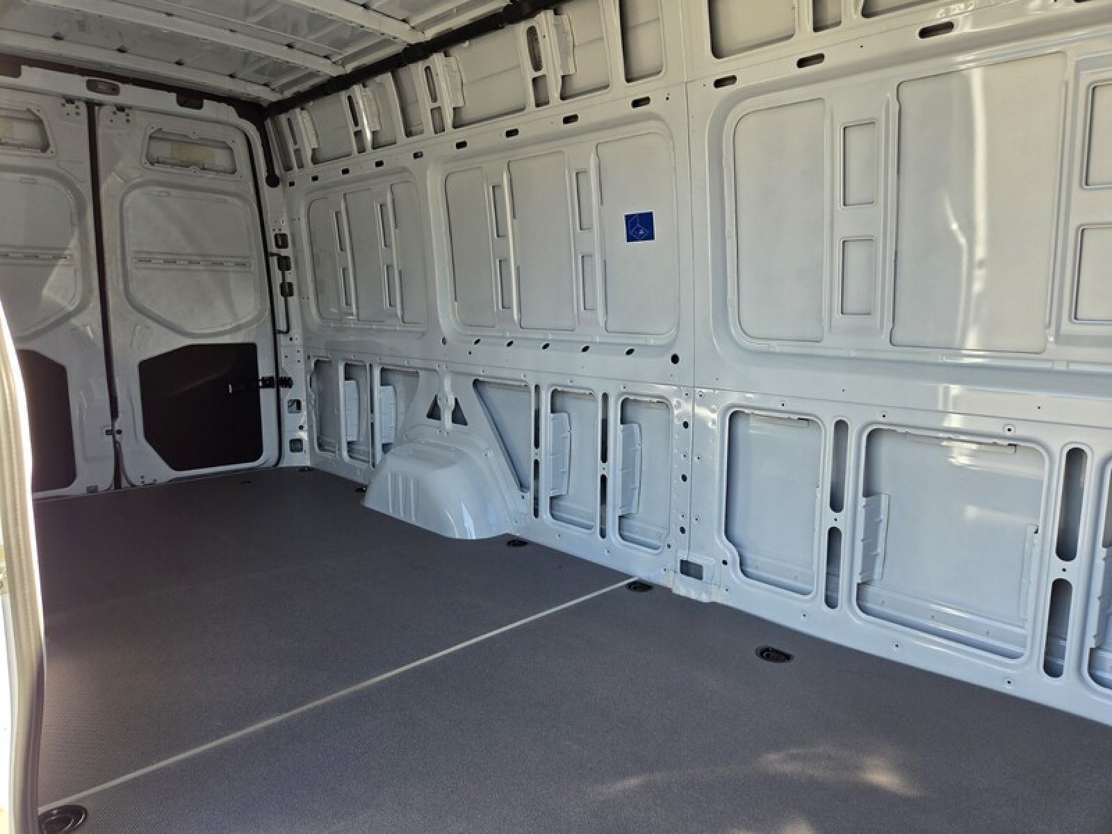 New 2025 Mercedes-Benz eSprinter 170 Cargo image 16
