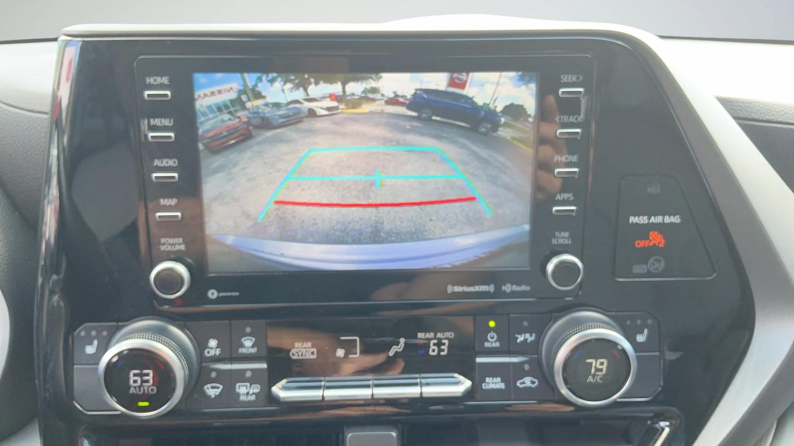 Used 2021 Toyota Highlander XLE AWD/4WD image 33