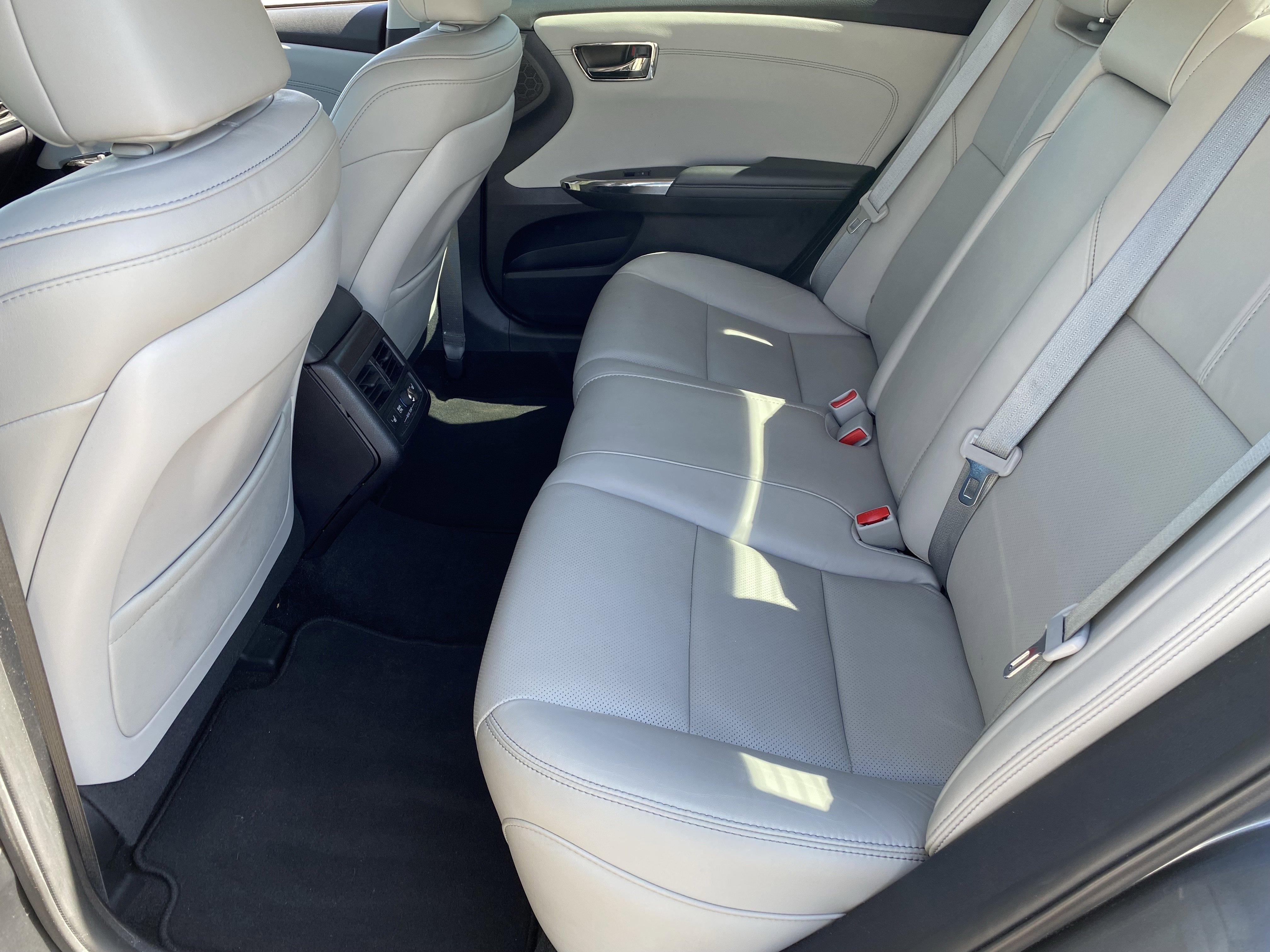 Used 2016 Toyota Avalon Limited w/ Toyota Safety Sense Package image 14