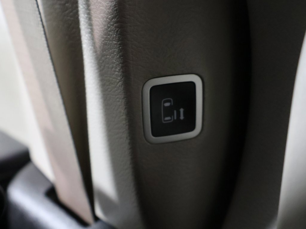 Used 2022 Chrysler Pacifica Touring-L image 49