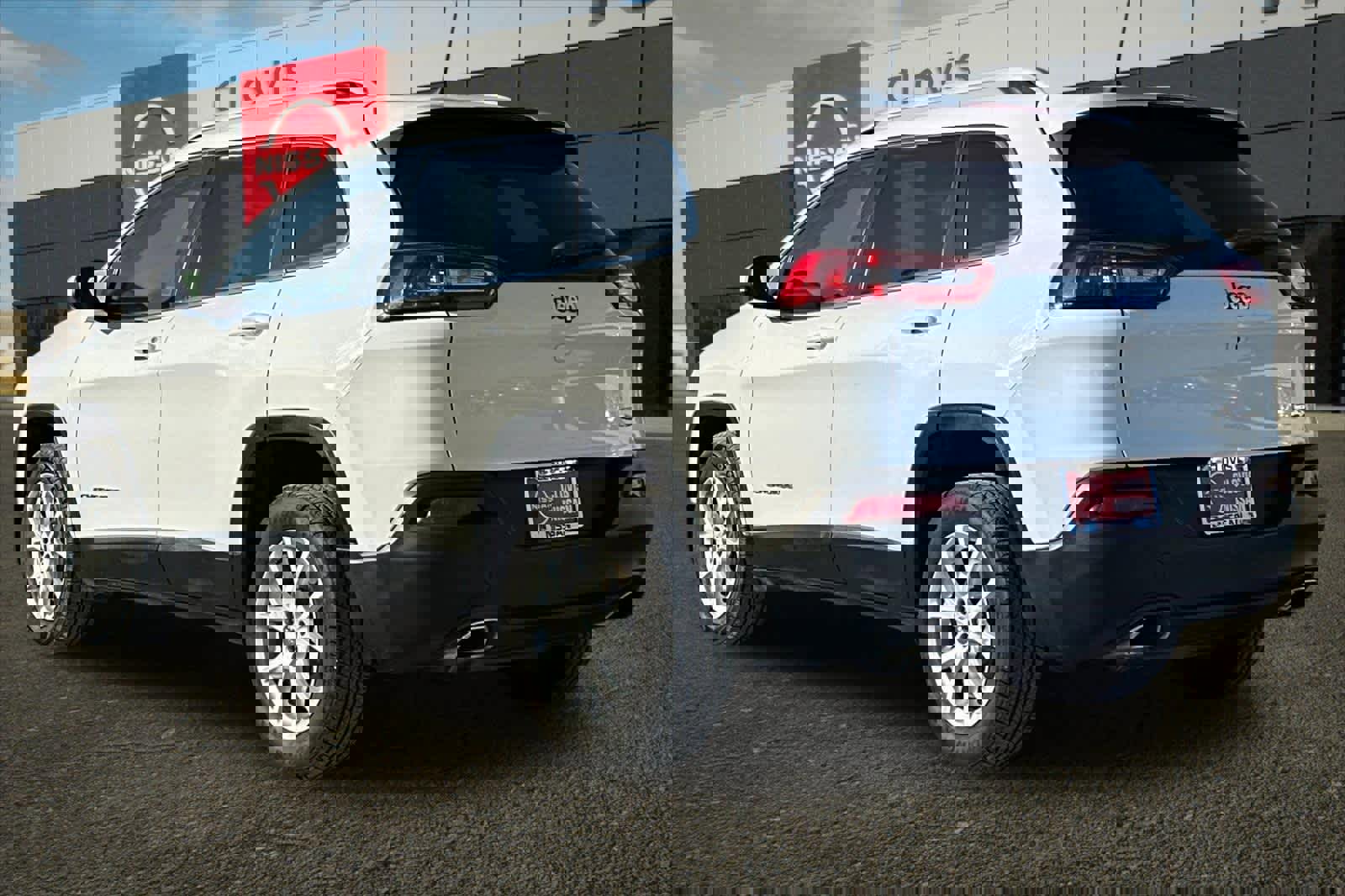 Used 2017 Jeep Cherokee Latitude image 7