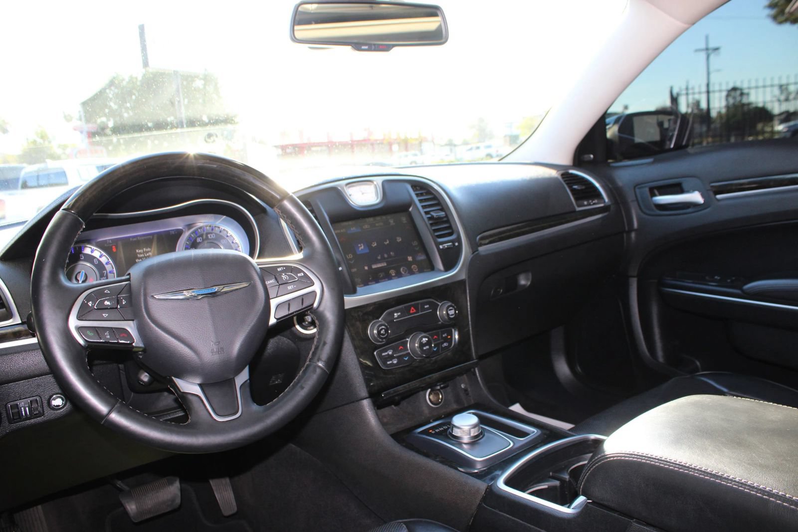 Used 2016 Chrysler 300 C RWD image 25