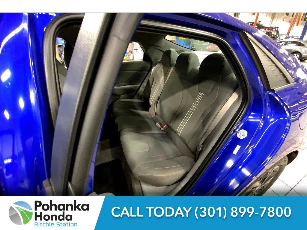 Used 2023 Hyundai Elantra SEL w/ Cargo Package image 19