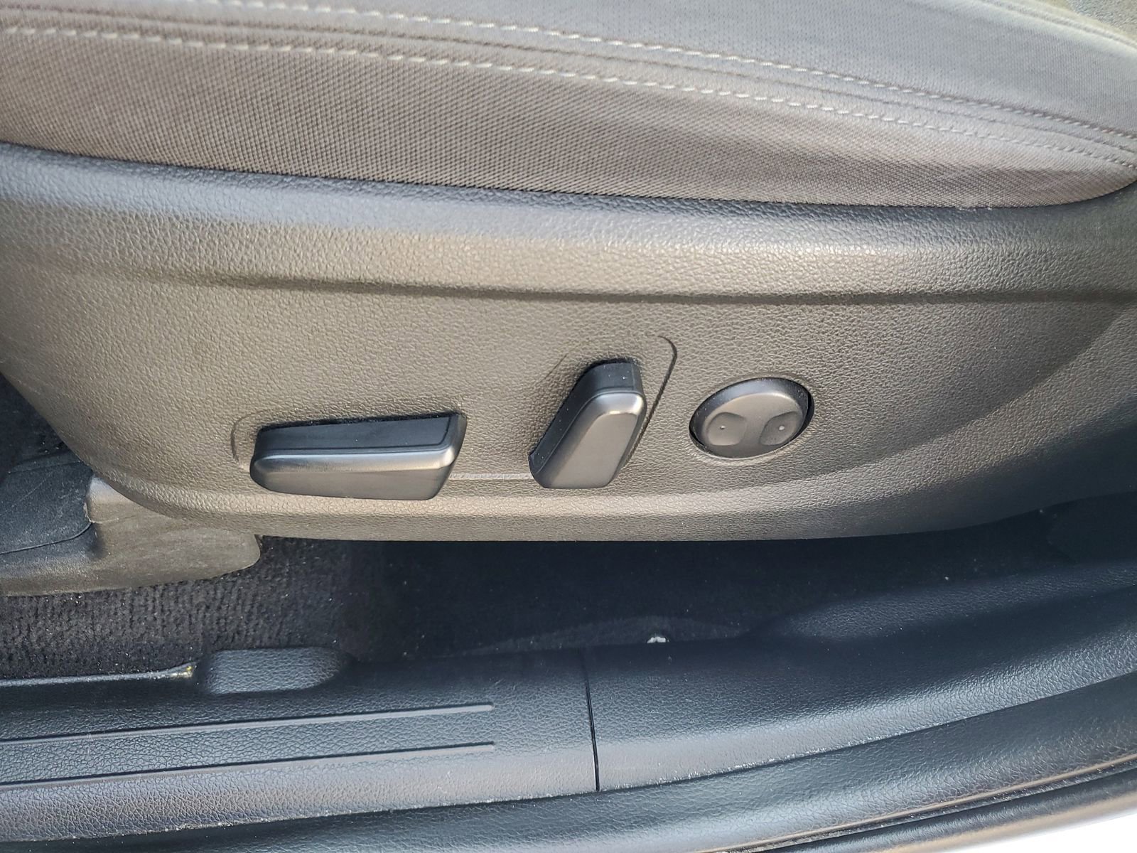 Used 2023 Hyundai Santa Fe SEL image 7