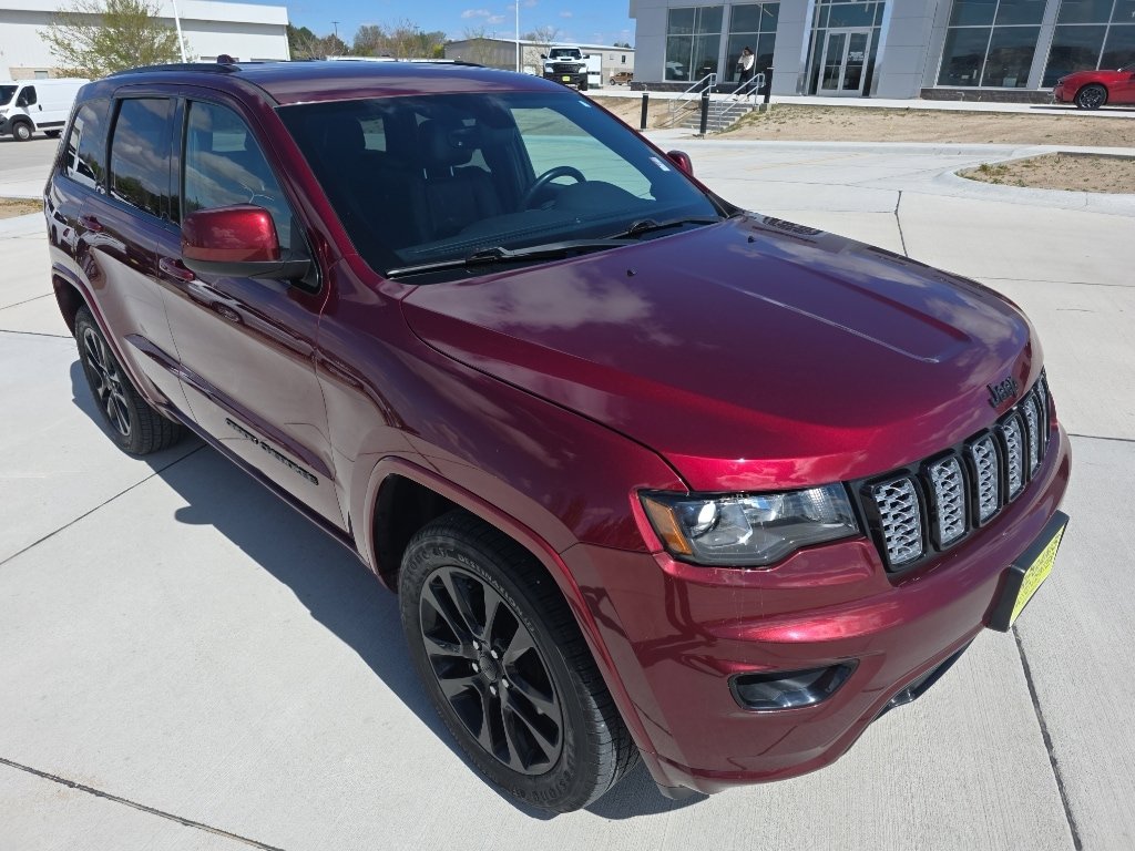 Used 2018 Jeep Grand Cherokee Altitude AWD/4WD image 3