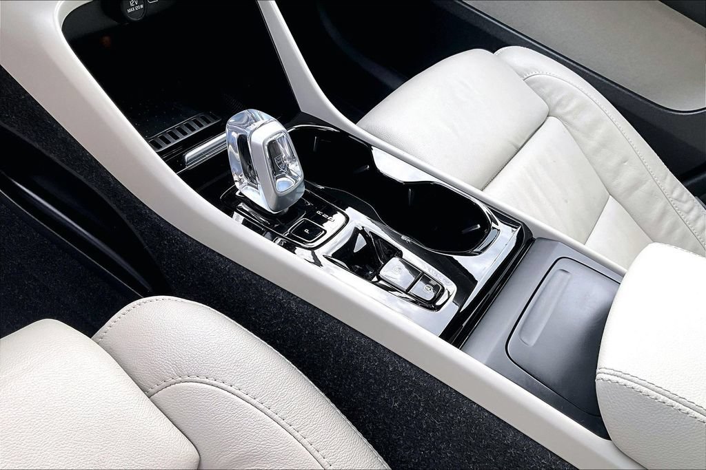 Certified 2023 Volvo XC40 B5 Plus w/ Driver Assist Package AWD/4WD image 19