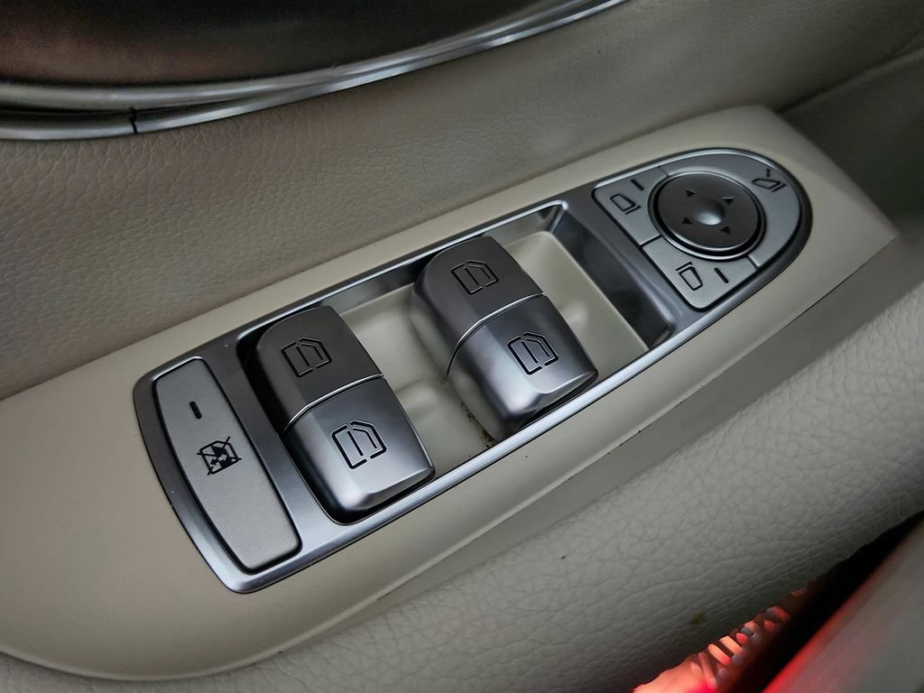 Used 2017 Mercedes-Benz E 300 4MATIC image 24