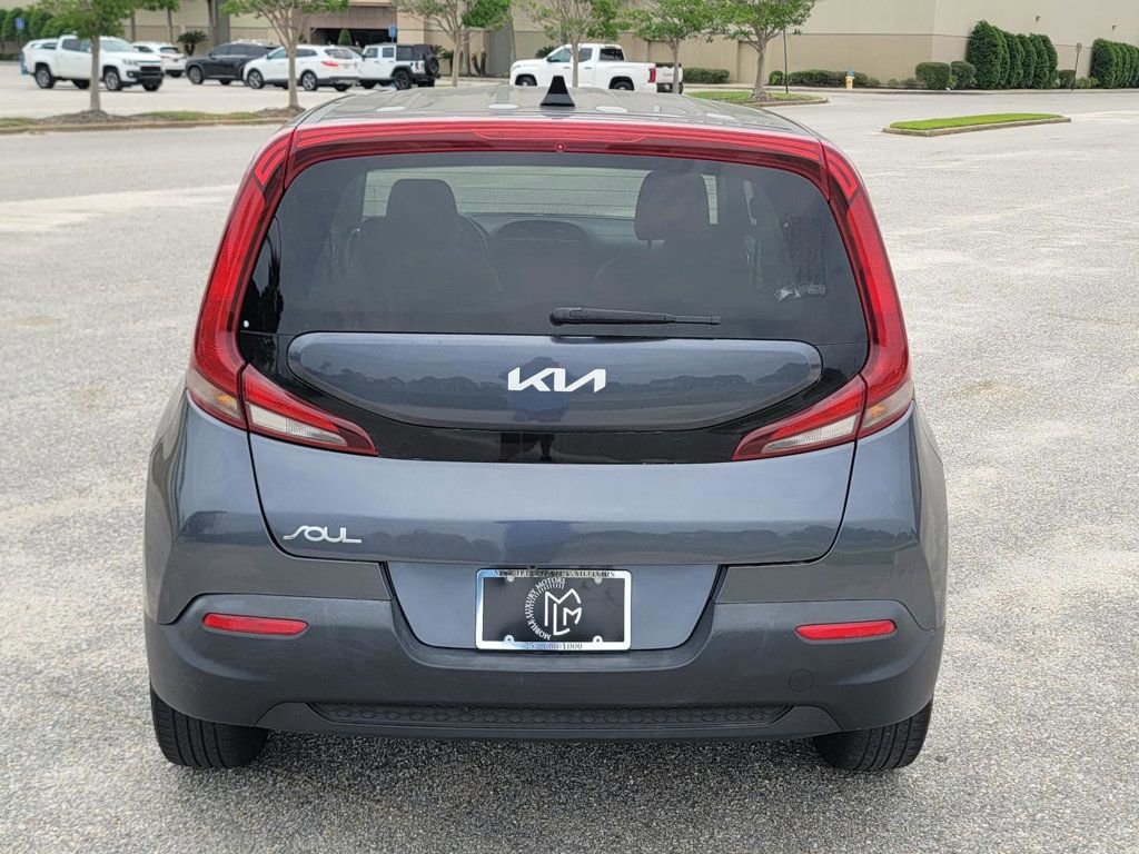 Used 2022 Kia Soul LX image 3