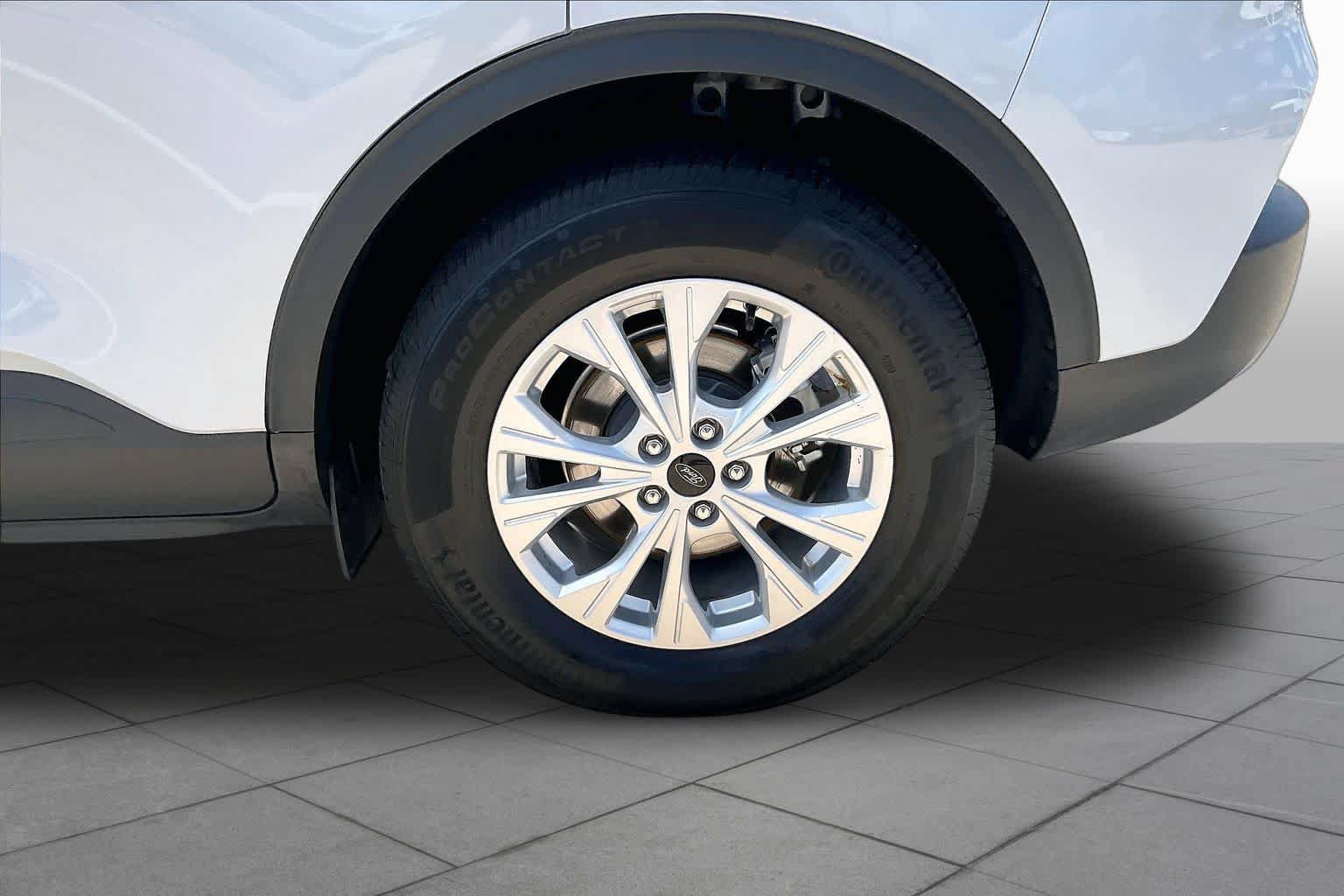Used 2025 Ford Escape Active AWD/4WD image 11
