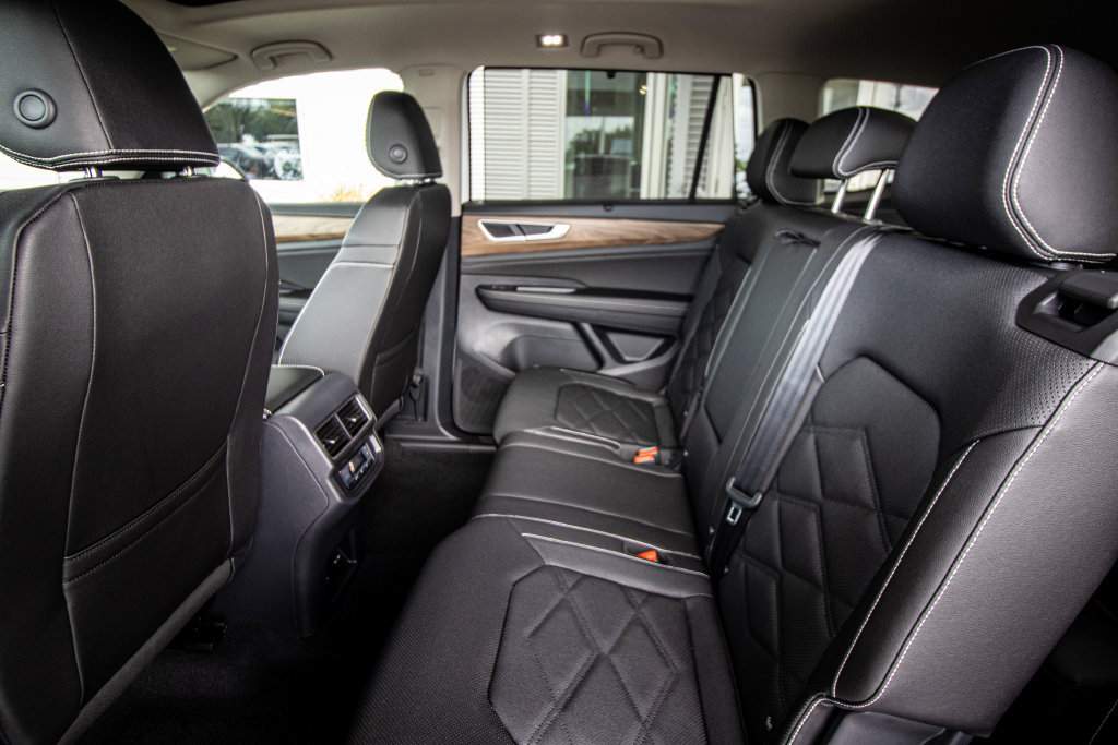 New 2026 Volkswagen Atlas SE FWD image 28