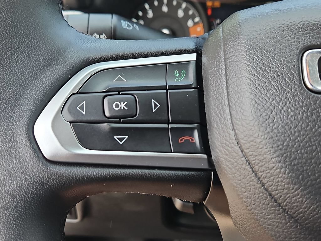 Used 2025 Jeep Compass Latitude w/ Sun & Sound Group AWD/4WD image 18