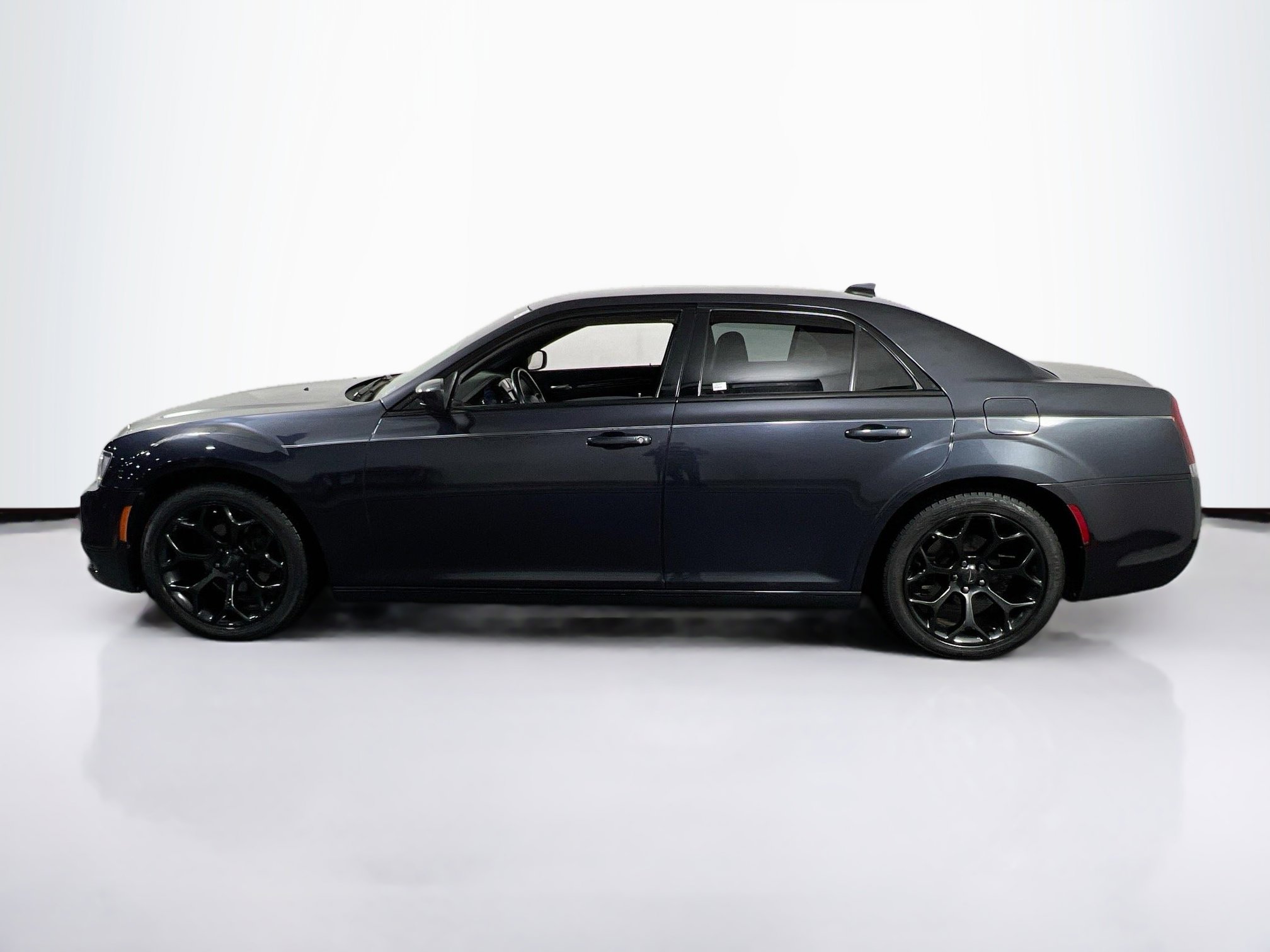 Used 2019 Chrysler 300 S image 8