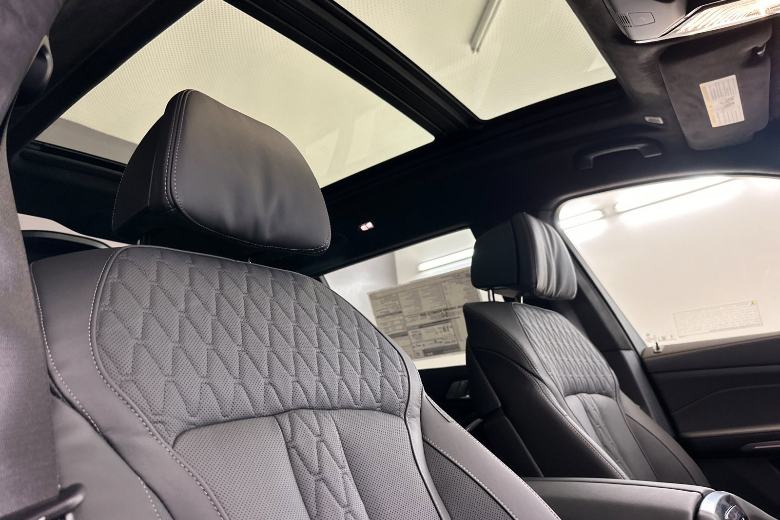 New 2026 BMW X7 M60i w/ Executive Package image 24