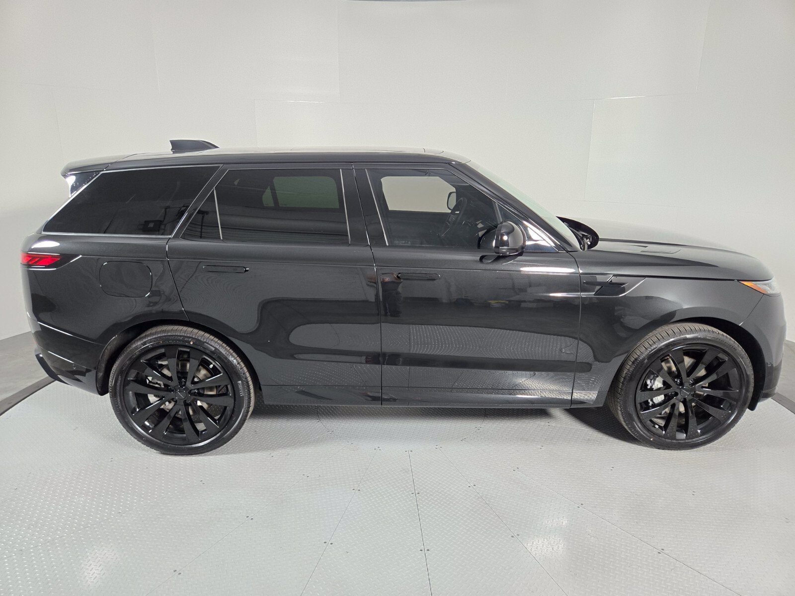 New 2026 Land Rover Range Rover Sport Dynamic SE AWD/4WD image 6