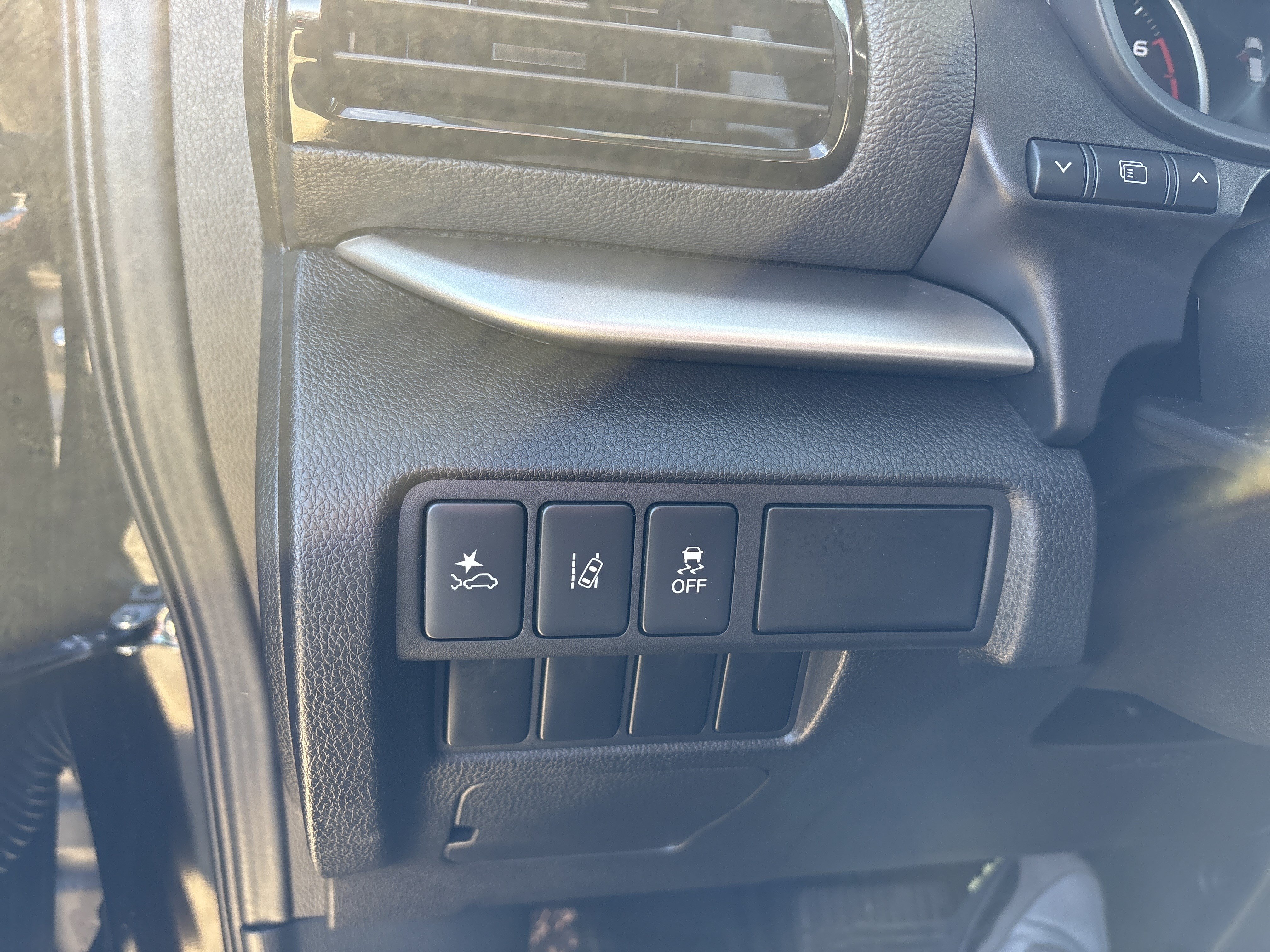 Used 2024 Mitsubishi Eclipse Cross LE AWD/4WD image 11