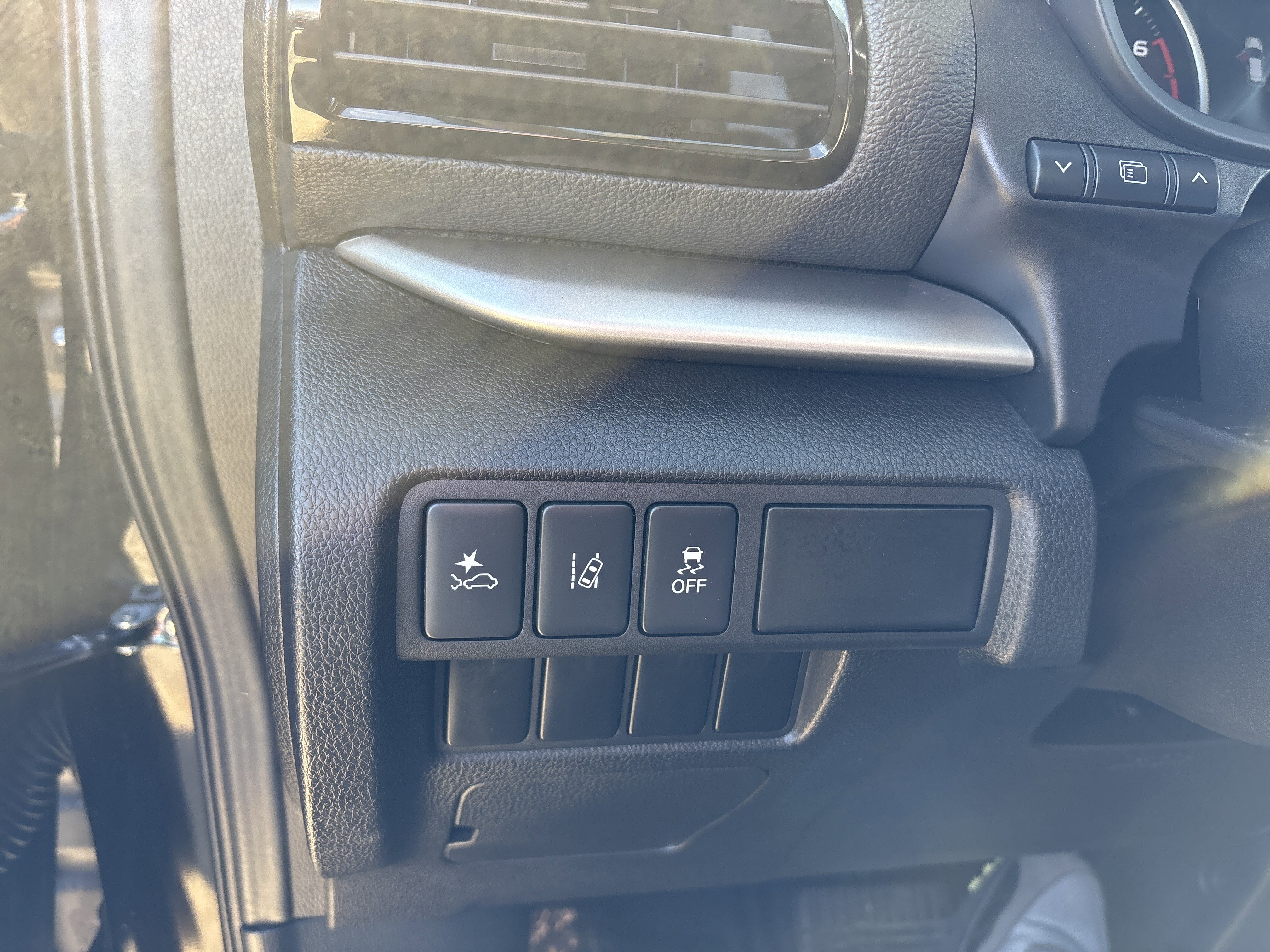 Used 2024 Mitsubishi Eclipse Cross LE image 11