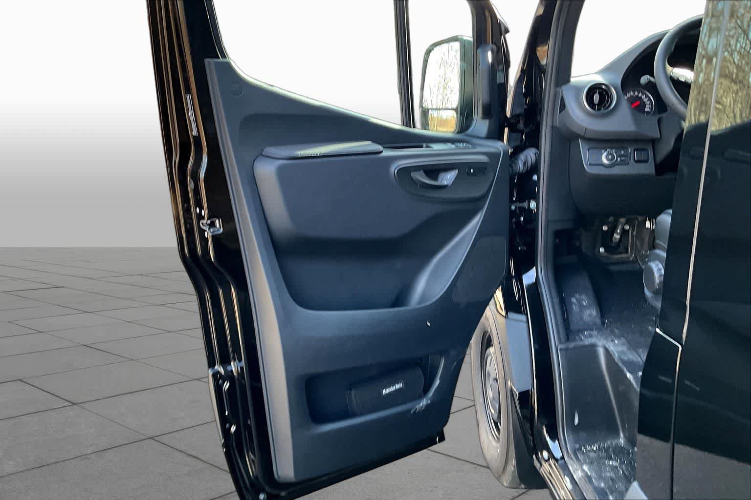 Used 2025 Mercedes-Benz Sprinter 2500 image 23