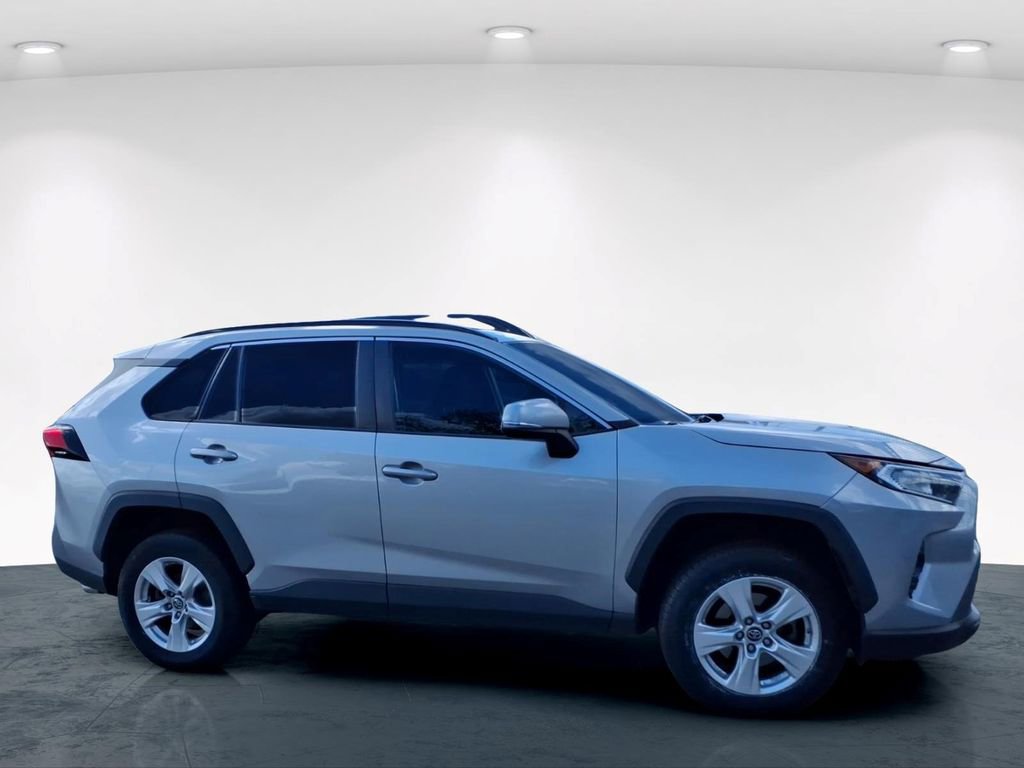 Used 2019 Toyota RAV4 XLE AWD/4WD image 5