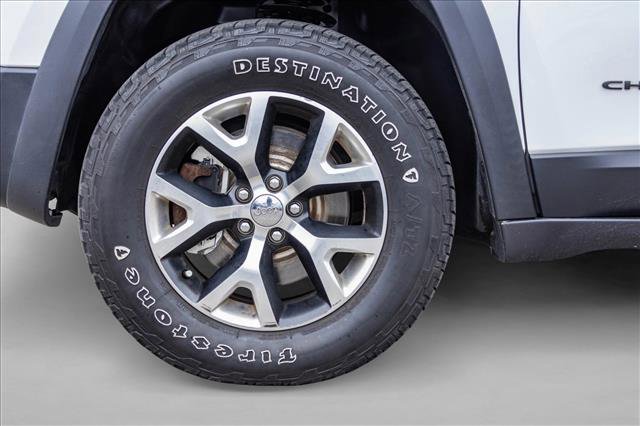 Used 2017 Jeep Cherokee Trailhawk w/ Cold Weather Group image 9